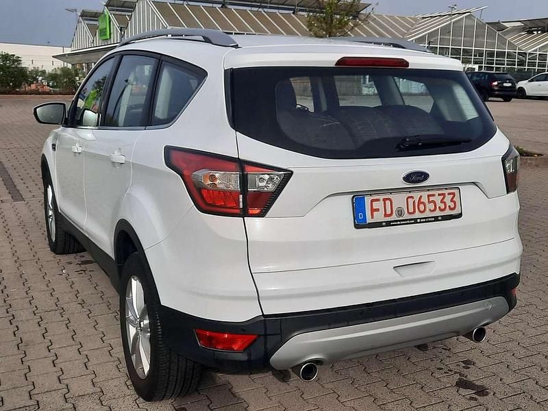 Gebraucht Ford Kuga 150 PS (110 kW) 2018 Weiss SUV