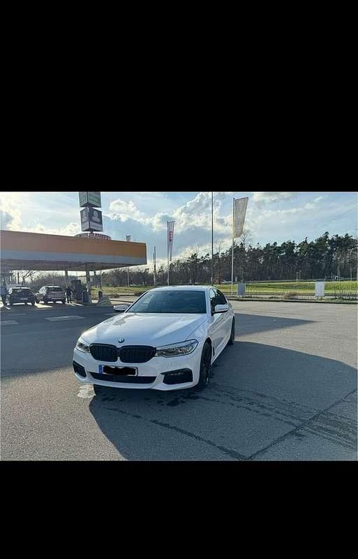 Weiß Gebraucht 2019 BMW 530e M Sport Limousine | 32.500 € (Teuer) - Bild 1/4