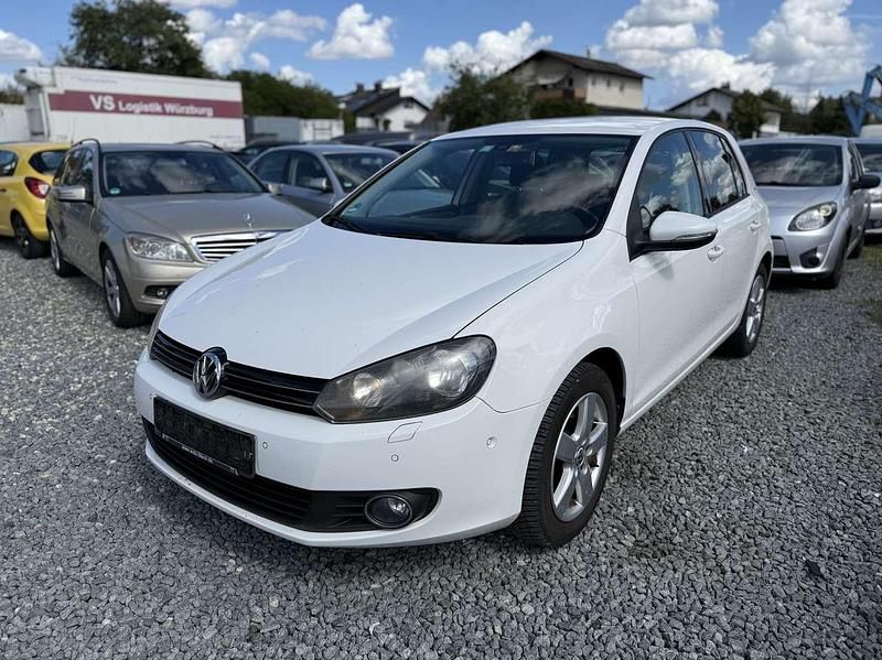 Candyweiss Gebraucht 2010 VW Golf VI Team Kleinwagen | 4.299 € - Bild 1/4