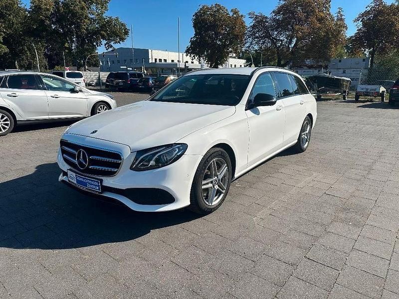 Weiß Gebraucht 2018 Mercedes E200 Night Limousine | 18.900 € (Superpreis) - Bild 1/4