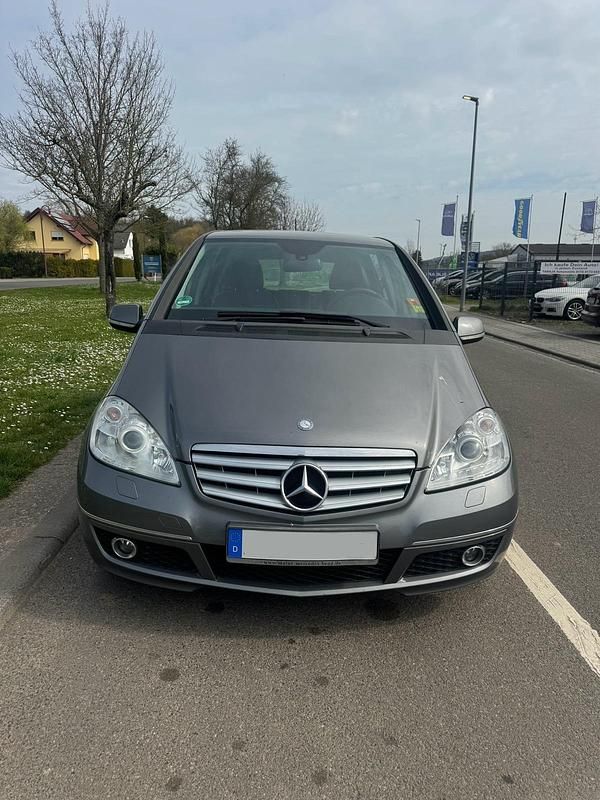 Gebraucht Mercedes A160 95 PS (69 kW) 2011 Grau Kleinwagen