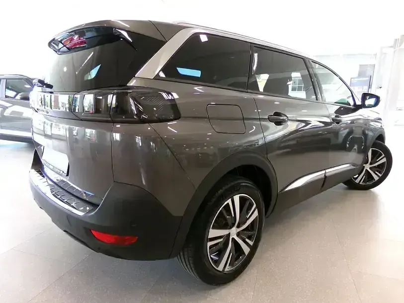 Gebraucht Peugeot 5008 Allure 131 PS (96 kW) 2024 Grau SUV