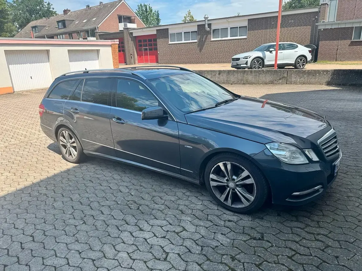 Gebraucht Mercedes E220 170 PS (125 kW) 2010 Grau Kombi
