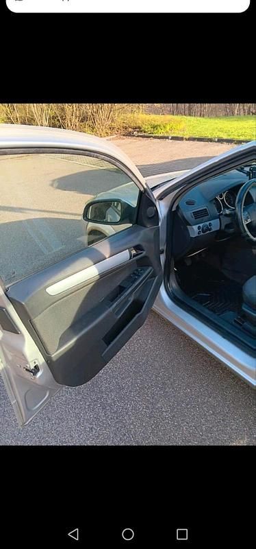 Gebraucht Opel Astra 90 PS (66 kW) 2005 Silber Limousine