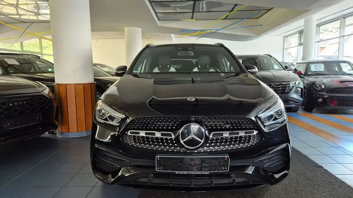 Gebraucht Mercedes GLA200 Night 163 PS (119 kW) 2022 Kosmosschwarz SUV