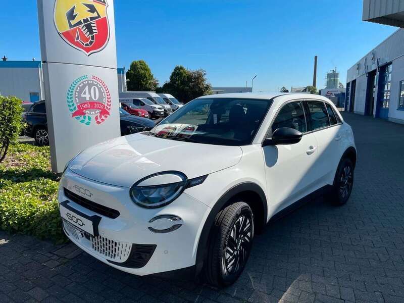 Gebraucht Fiat 600 110 PS (80 kW) 2025 Gelato weiss Kleinwagen