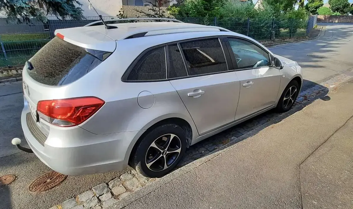 Gebraucht Chevrolet Cruze LT 131 PS (96 kW) 2013 Silber Kombi