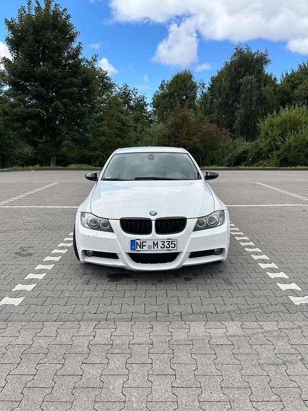 Weiß Gebraucht 2008 BMW 335 Kombi | 8.000 € (Guter Preis) - Bild 1/4