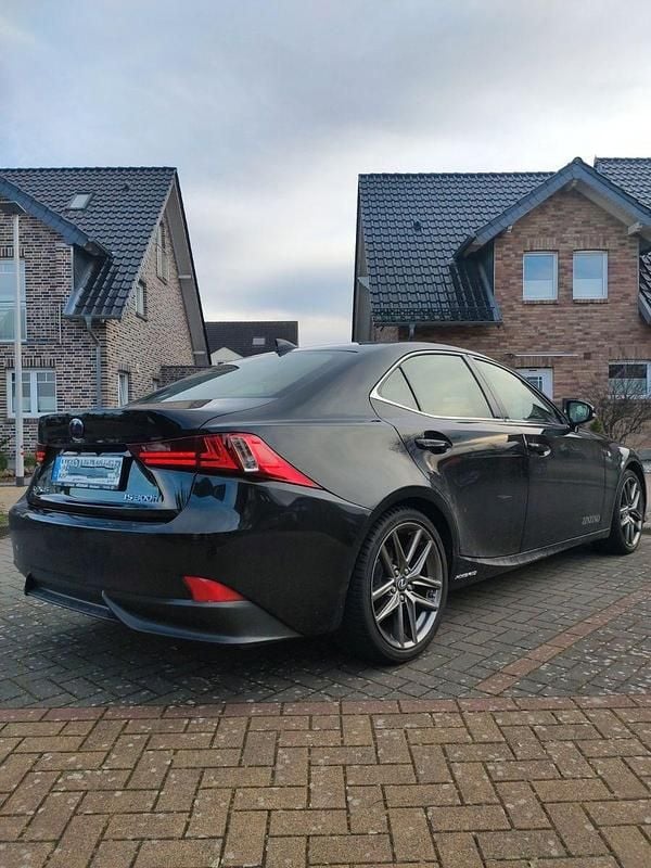 Schwarz Gebraucht 2016 Lexus IS300 Sport Line Limousine | 15.890 € - Bild 1/4