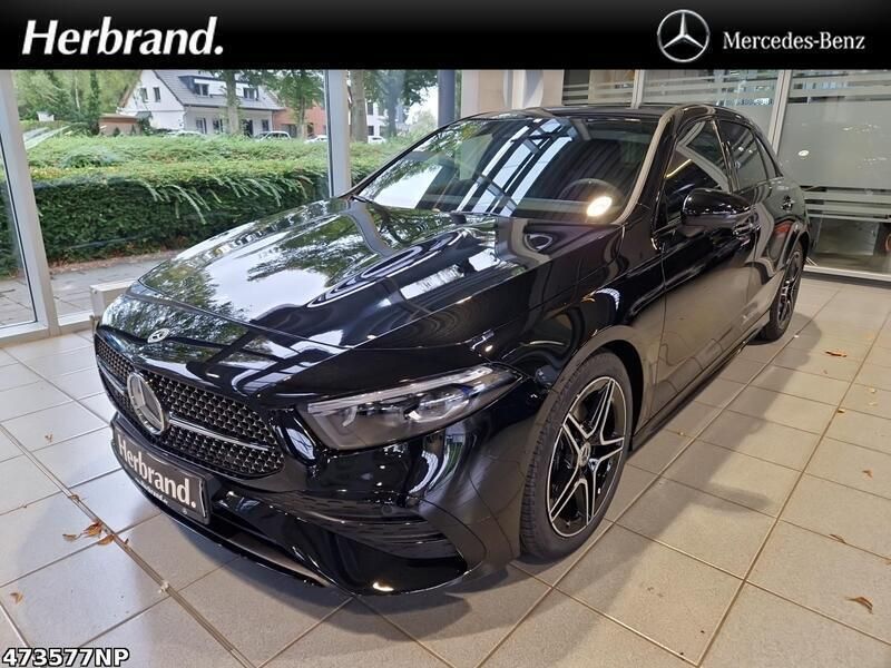 Metalliclack kosmosschwarz Gebraucht 2024 Mercedes A200 AMG Kleinwagen | 31.900 € (Guter Preis) - Bild 1/4
