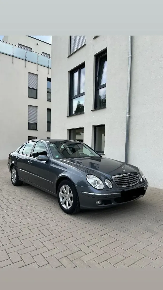Używany Mercedes E280 Elegance 190 KM (139 kW) 2005 Szary Sedan/Limuzyna