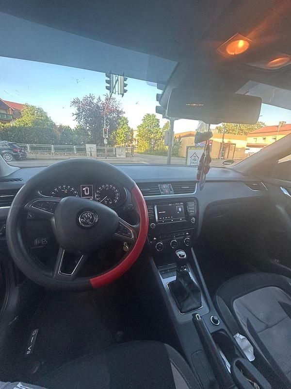 Gebraucht Skoda Octavia 150 PS (110 kW) 2016 Schwarz Kleinwagen