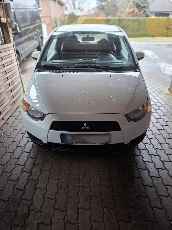 Gebraucht Mitsubishi Colt 75 PS (55 kW) 2012 Weiß Kleinwagen