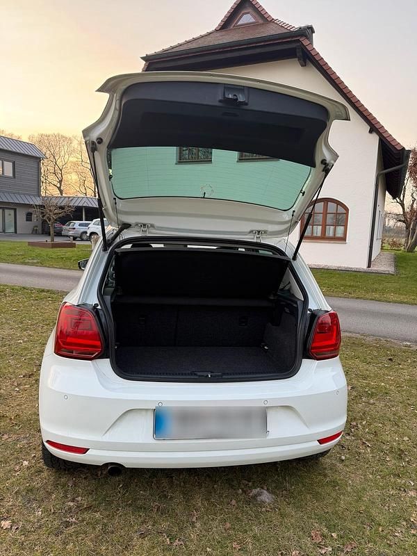Gebraucht VW Polo 90 PS (66 kW) 2015 Weiß Kleinwagen