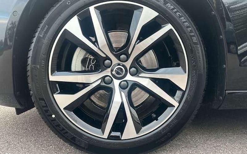 Gebraucht Volvo V60 Plus 197 PS (144 kW) 2025 Onyx schwarz Kombi