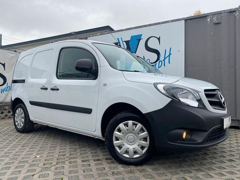 Weiß Gebraucht 2021 Mercedes Citan 109 Limousine | 11.990 € (Guter Preis) - Bild 1/4