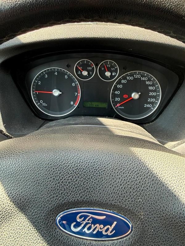 Gebraucht Ford Focus 101 PS (74 kW) 2005 Grau Kombi