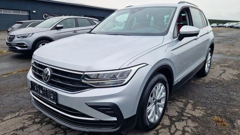Silber Gebraucht 2021 VW Tiguan Life SUV | 23.799 € (Guter Preis) - Bild 1/4