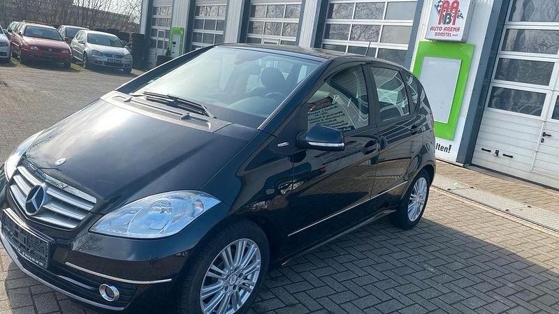 Gebraucht Mercedes A180 Elegance 109 PS (80 kW) 2008 Kosmosschwarz  metalliclack Limousine