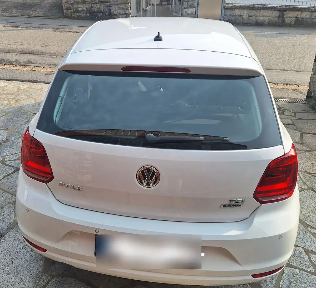 Gebraucht VW Polo 90 PS (66 kW) 2016 Weiß Kleinwagen