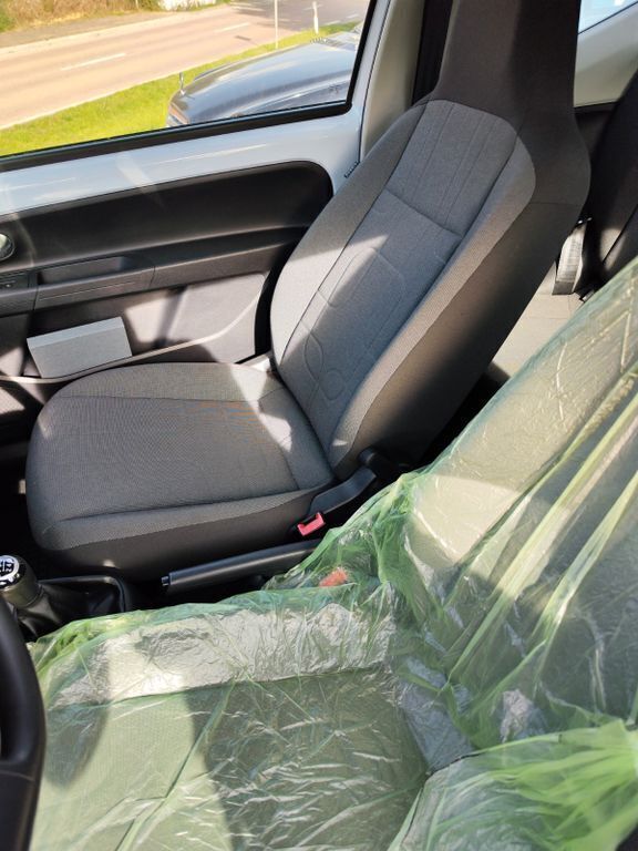 Gebraucht VW up! move up! 68 PS (50 kW) 2013 Weiß Kleinwagen