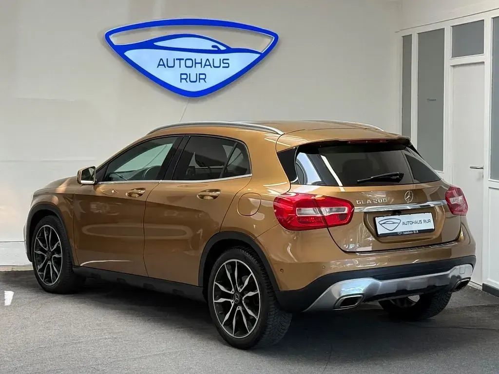 Gebraucht Mercedes GLA200 156 PS (114 kW) 2016 Gelb SUV