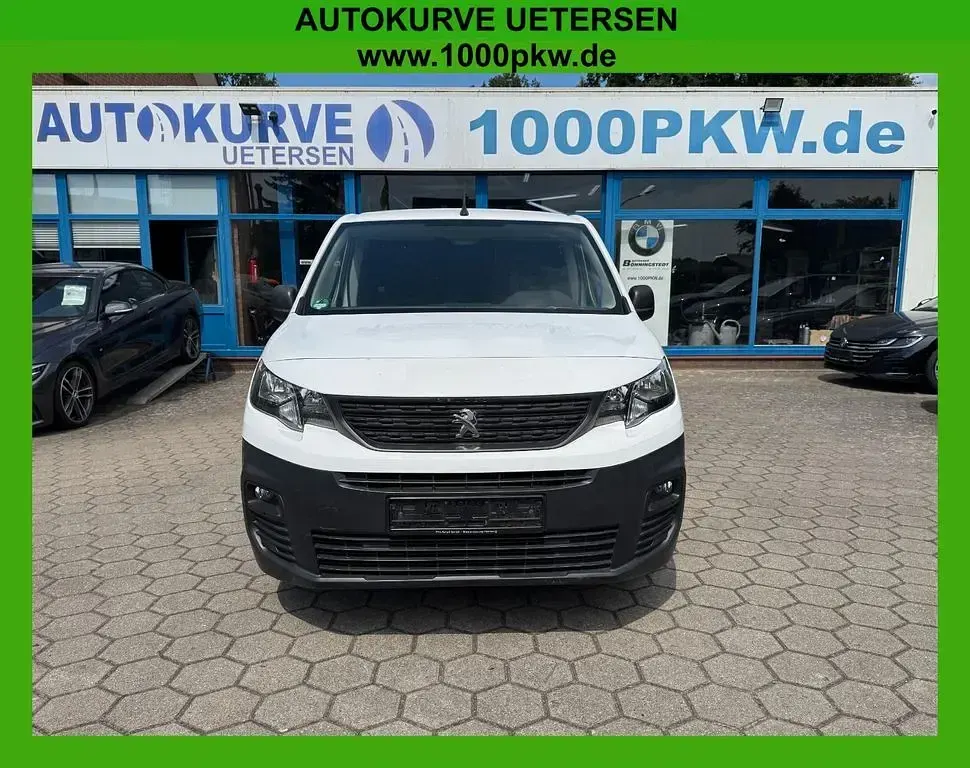 Gebraucht Peugeot Partner 110 PS (80 kW) 2019 Weiß Van / Kleinbus
