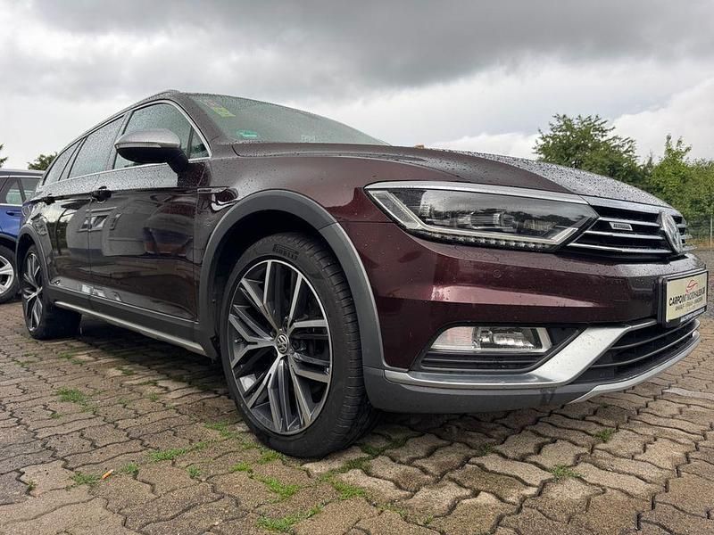 Rot Gebraucht 2016 VW Passat Alltrack Kombi | 13.499 € (Etwas zu teuer) - Bild 1/4