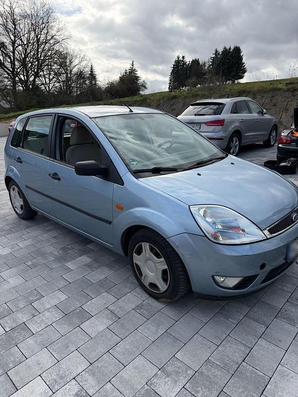 Gebraucht Ford Fiesta 60 PS (44 kW) 2004 Blau Kleinwagen