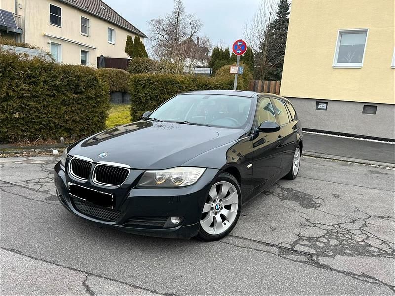 Gebraucht BMW 320 163 PS (119 kW) 2007 Schwarz Kombi