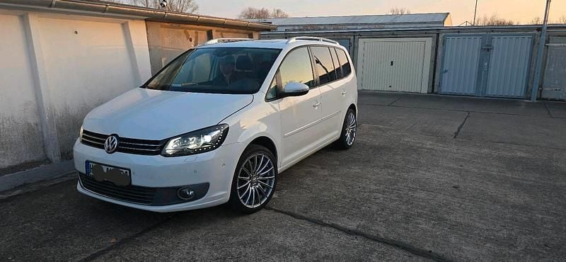 Weiß Gebraucht 2011 VW Touran Van / Kleinbus | 6.500 € (Fairer Preis) - Bild 1/4