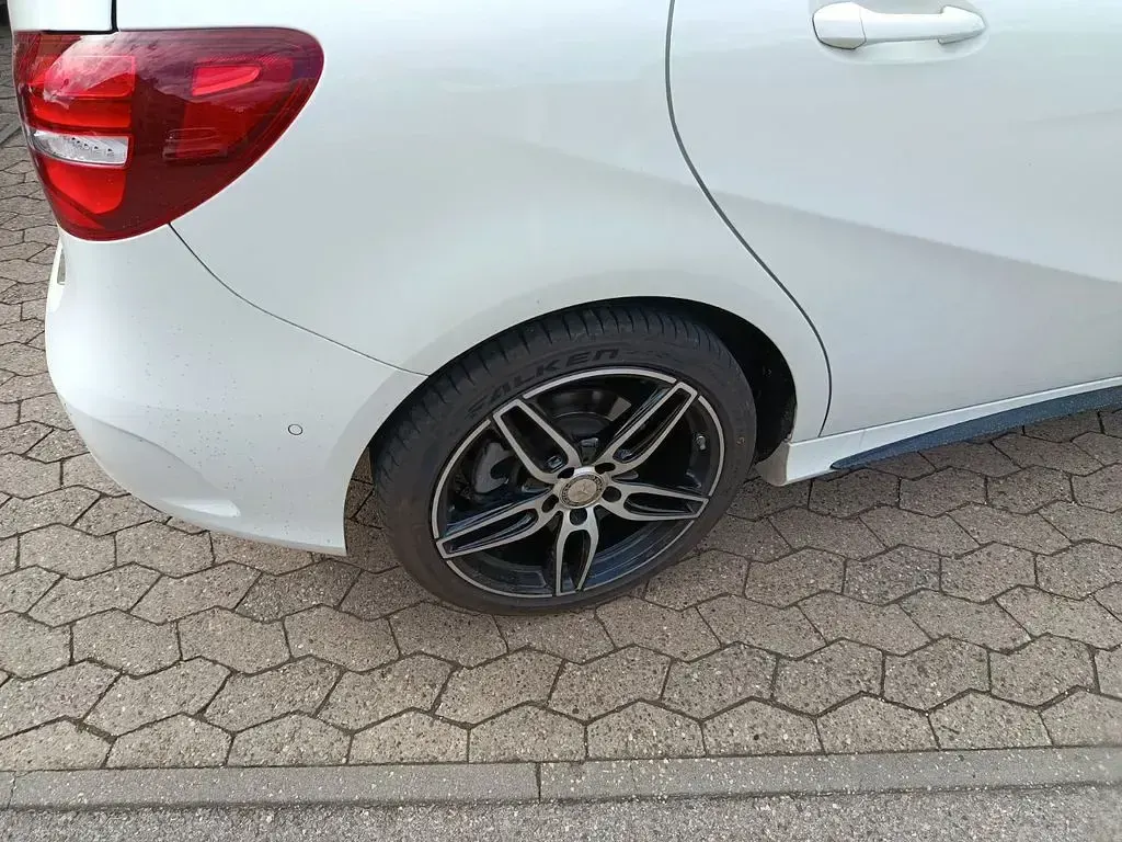 Gebraucht Mercedes B220 Edition 177 PS (130 kW) 2017 Weiß Van / Kleinbus