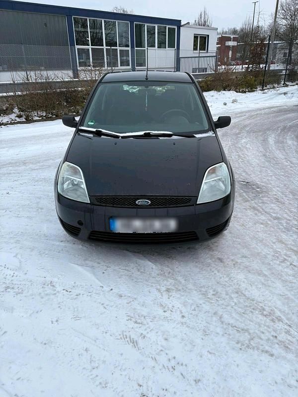 Blau Gebraucht 2003 Ford Fiesta Kleinwagen | 800 € (Fairer Preis) - Bild 1/4