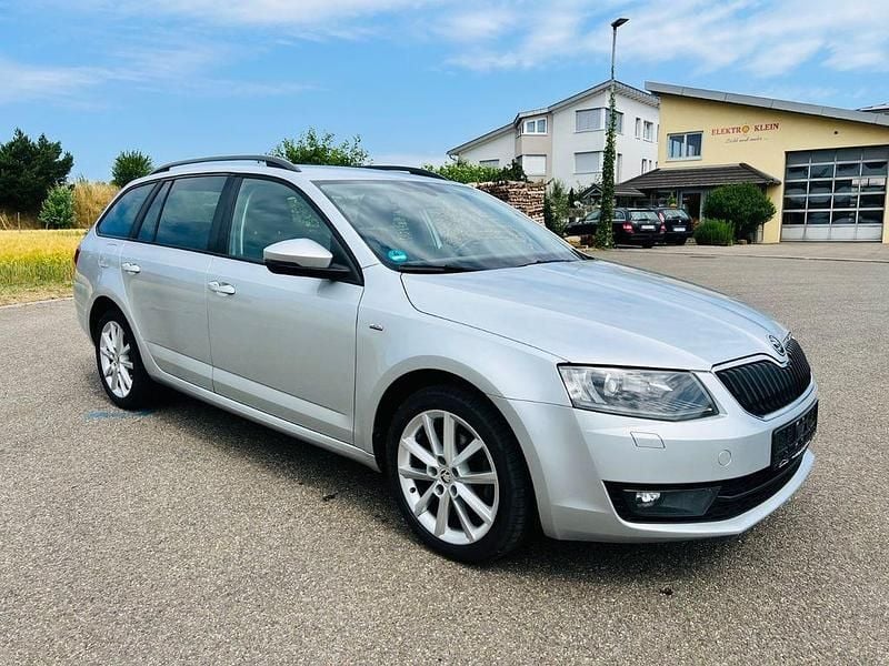 Gebraucht Skoda Octavia Joy 150 PS (110 kW) 2016 Brilliantsilber metallic Kombi