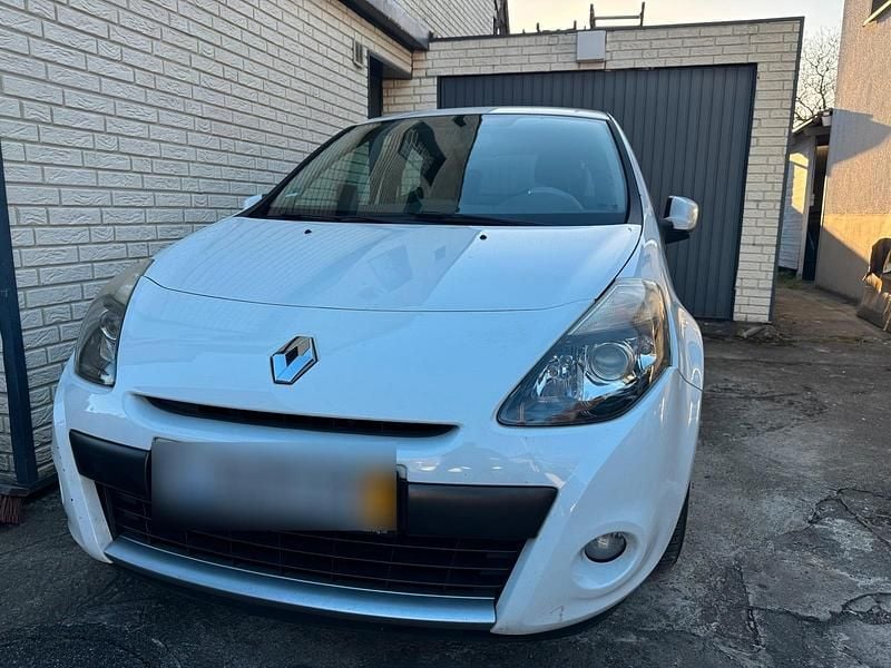 Gebraucht Renault Clio II 101 PS (74 kW) 2009 Weiß Kleinwagen