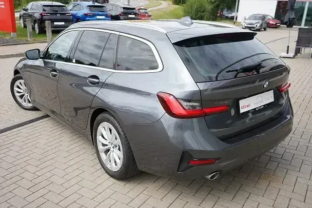 Gebraucht BMW 318 Advantage 150 PS (110 kW) 2020 Grau Limousine