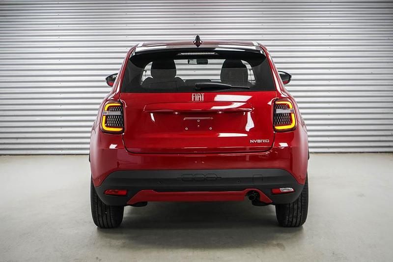 Neu Fiat 600 2025 Passione rot metallic () SUV