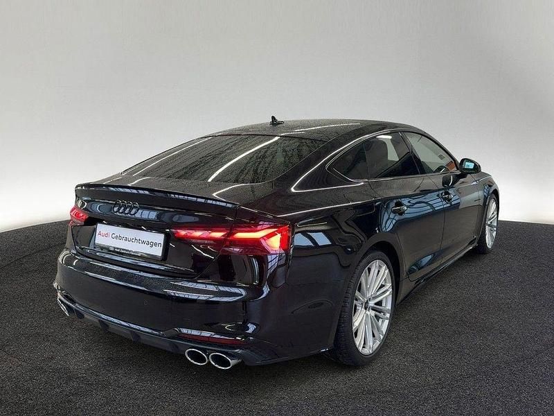 Gebraucht Audi S5 Sportback Ambiente 341 PS (250 kW) 2023 0e mythosschwarz metallic (metallic) Kleinwagen