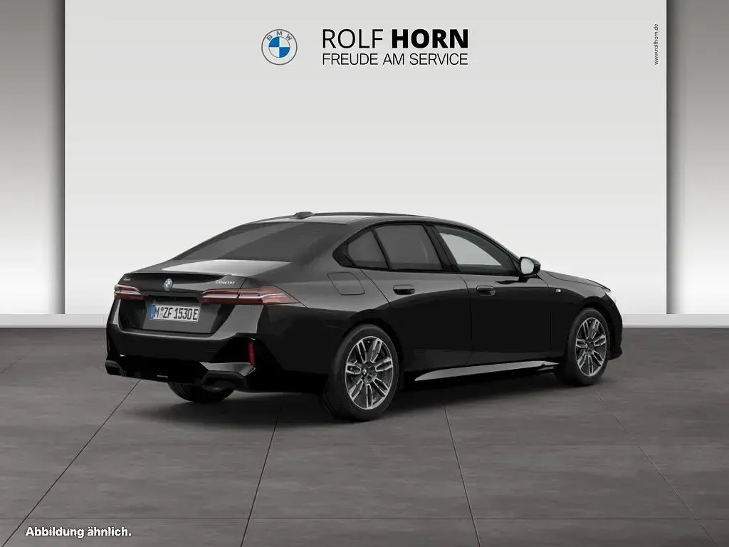 Gebraucht BMW 550e M Sport 489 PS (359 kW) 2025 Black sapphire Limousine