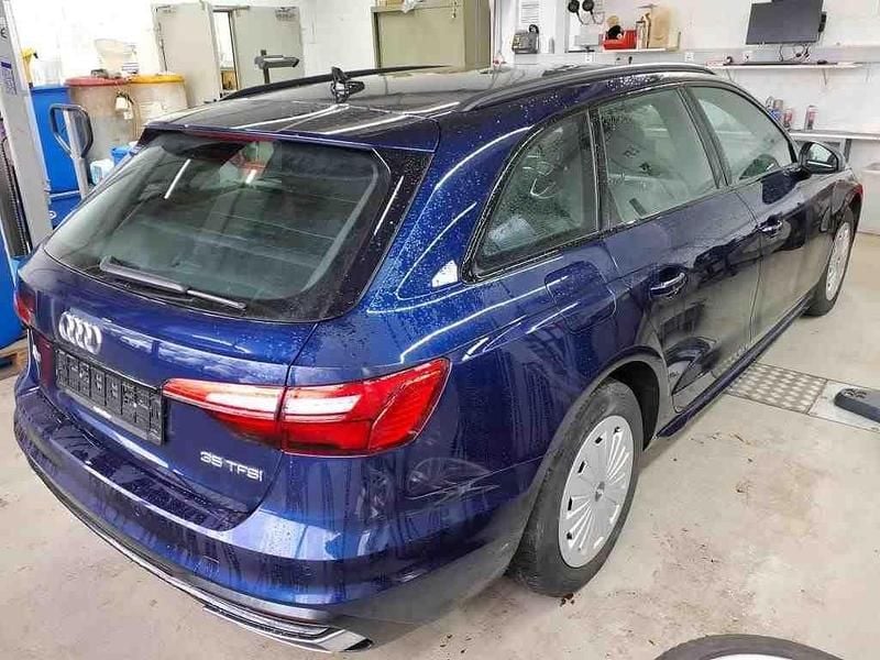 Gebraucht Audi A4 Advanced Plus 150 PS (110 kW) 2022 Navarrablau metallic Kombi