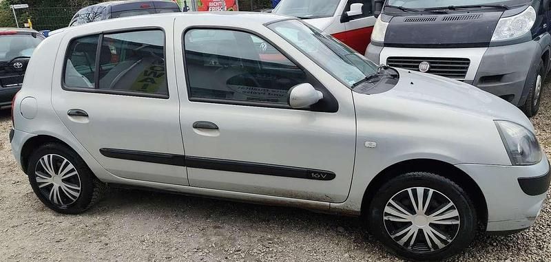 Gebraucht Renault Clio II 75 PS (55 kW) 2004 Silber Limousine