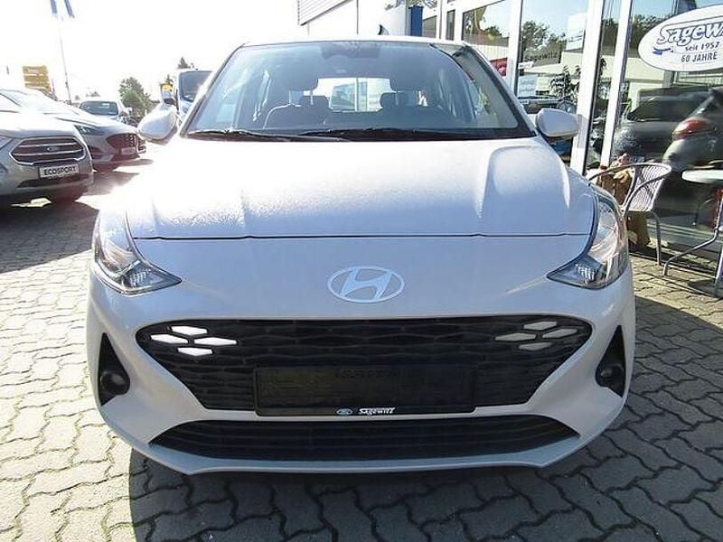 Gebraucht Hyundai i10 Select 63 PS (46 kW) 2024 Lumen grey / mic Kleinwagen