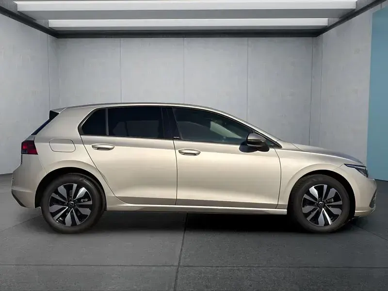 Gebraucht VW Golf VIII 150 PS (110 kW) 2023 Silber Kleinwagen