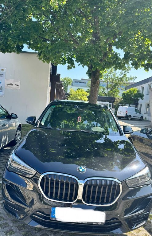 Schwarz Gebraucht 2020 BMW X1 Sport Line SUV | 25.600 € (Fairer Preis) - Bild 1/4