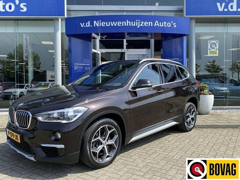 Braun Gebraucht 2018 BMW X1 Executive SUV | 24.183 € - Bild 1/4