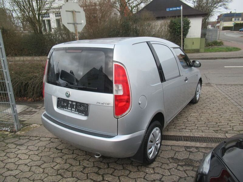 Gebraucht Skoda Roomster 69 PS (50 kW) 2008 Silber Van / Kleinbus