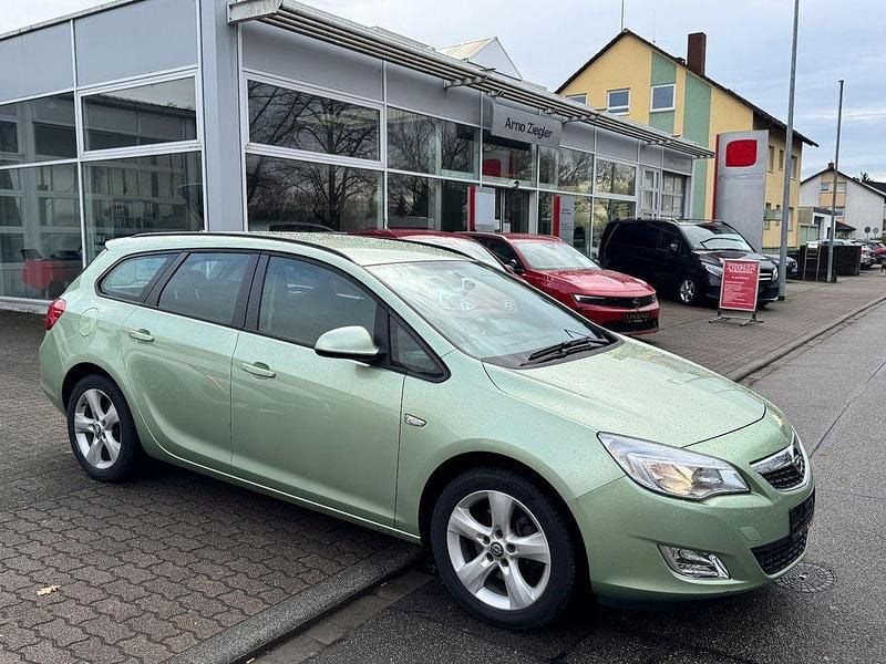 Grün Gebraucht 2012 Opel Astra Design Edition Kombi | 2.500 € (Guter Preis) - Bild 1/4