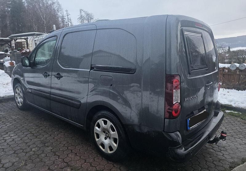 Gebraucht Peugeot Partner 120 PS (88 kW) 2015 Grau Van / Kleinbus