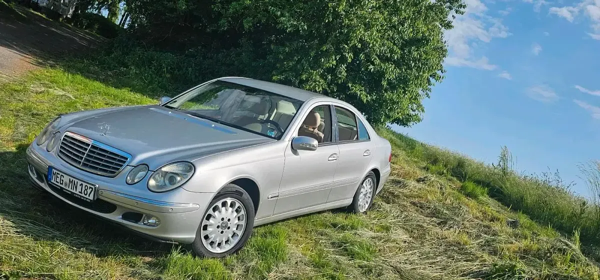Gebraucht Mercedes E200 163 PS (119 kW) 2003 Silber Limousine