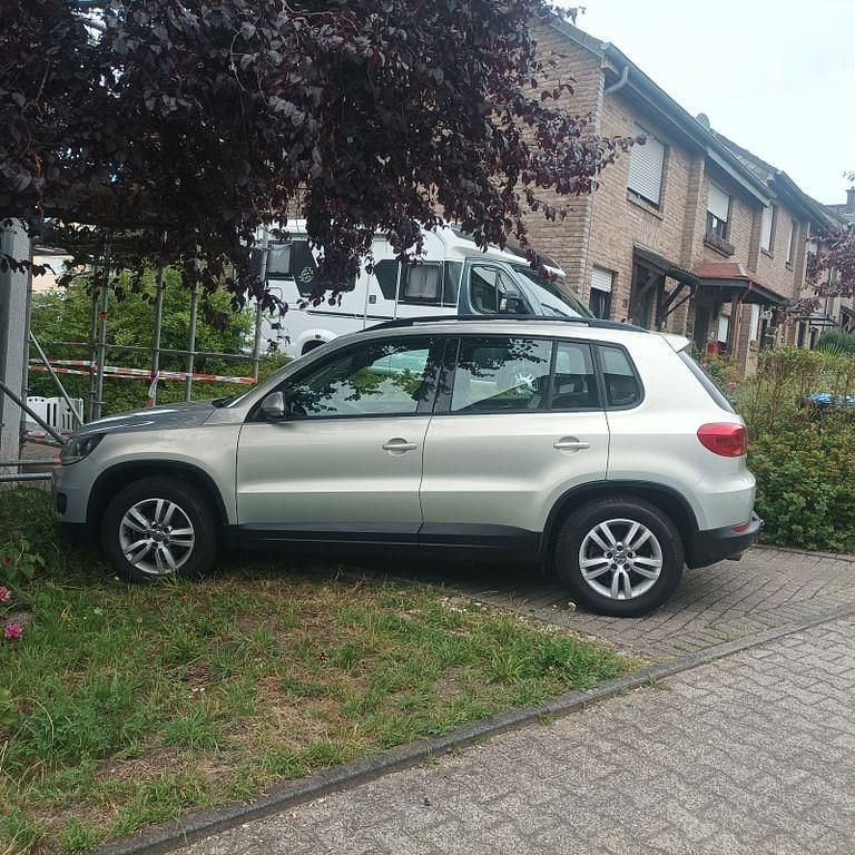 Gebraucht VW Tiguan S 125 PS (91 kW) 2016 Silber SUV